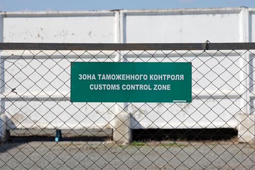 Украина временно перекрыла пункты пропуска на границах с Россией и Беларусью