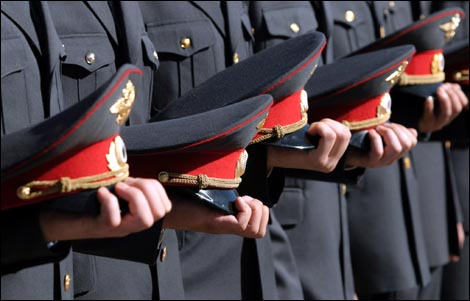 Артемовскую межрайонную прокуратуру штурмовали вооруженные милиционеры