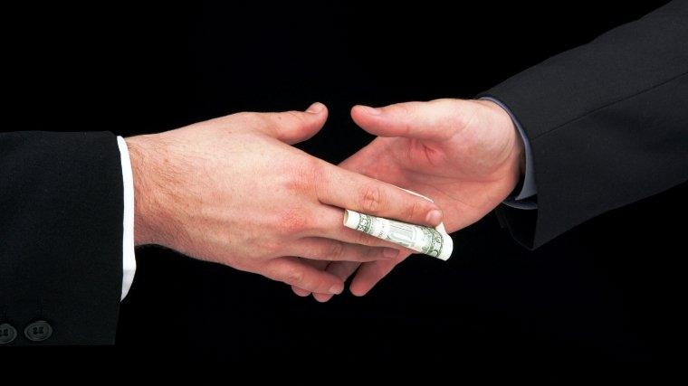 Депутат и глава одной из РГА Одесской области и обвиняются во взяточничестве