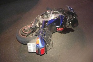 Водитель авто намерено сбил мотоциклиста. ВИДЕО