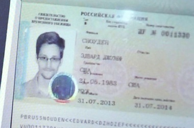 В США отказались рассматривать просьбу бывшего агента спецслужб Эдварда Сноудена о помиловании