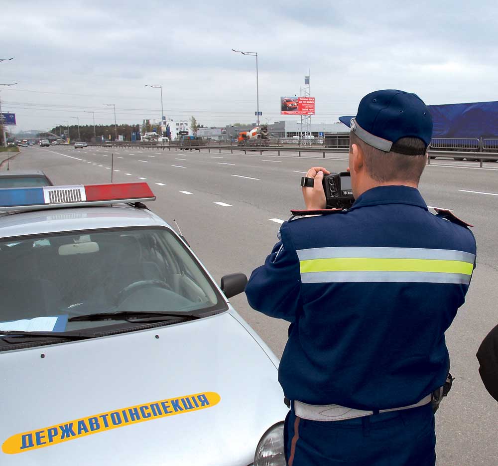 В столице за сутки инспекторы ГАИ выявили 903 нарушения ПДД