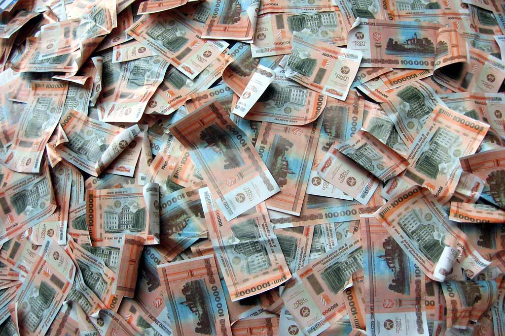 Безработных белорусов заставят платить налог