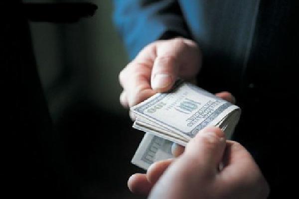 Сумская милиция задержала мошенницу, требовашую взятки у прекдпринимателей 