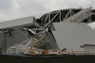 На стадионе открытия ЧМ-2014 обрушился кран