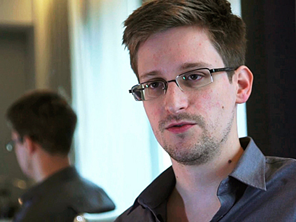Сноуден останется в России: Путин заявил, что не отдаст США разоблачителя американских спецслужб