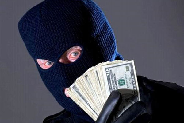 В Черновцах неизвестные ограбили банк и унесли 20 тыс. грн. ВИДЕО