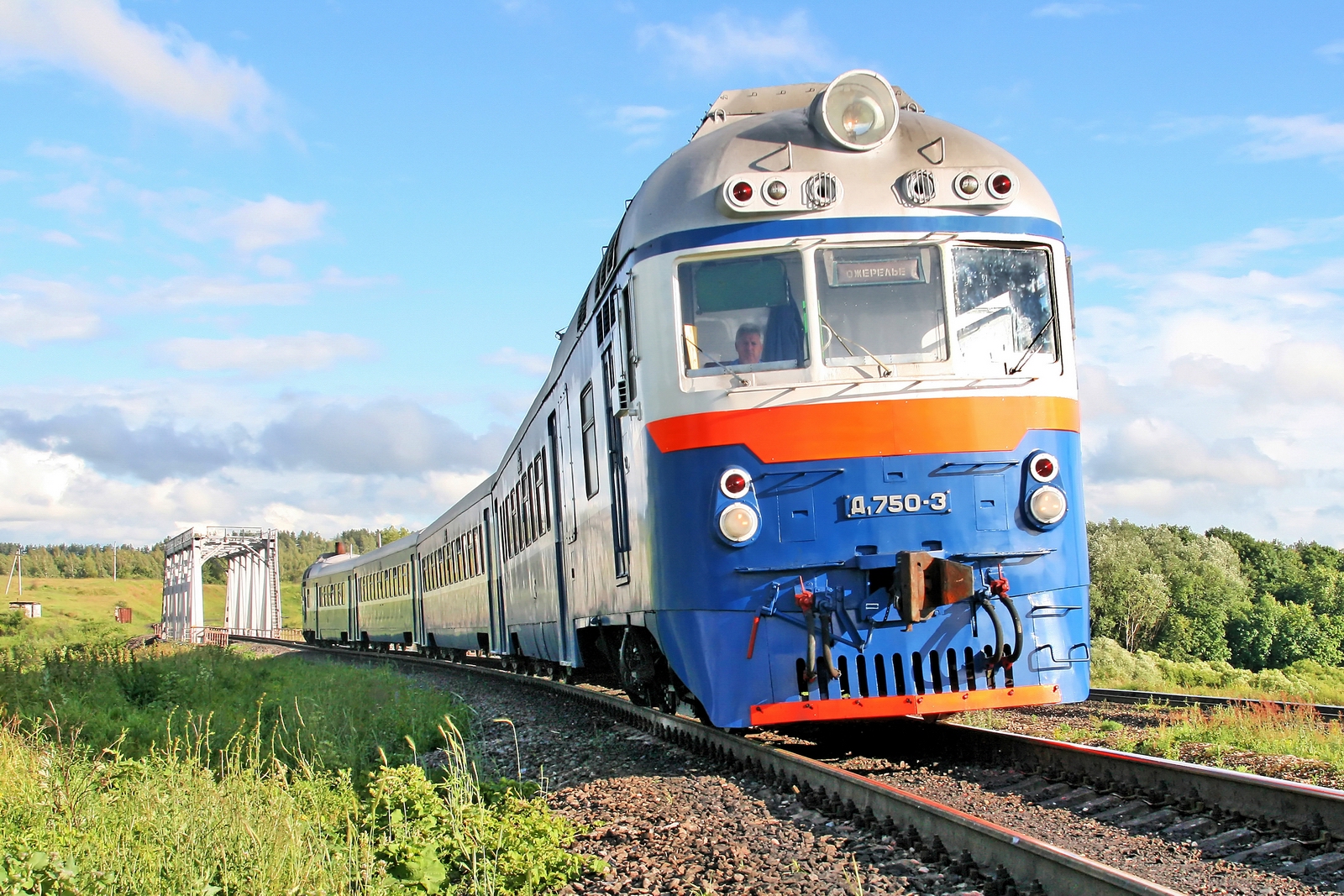 Скоро отменят скоростные поезда Донецк-Симферополь